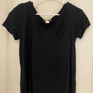 HM black v neck tee